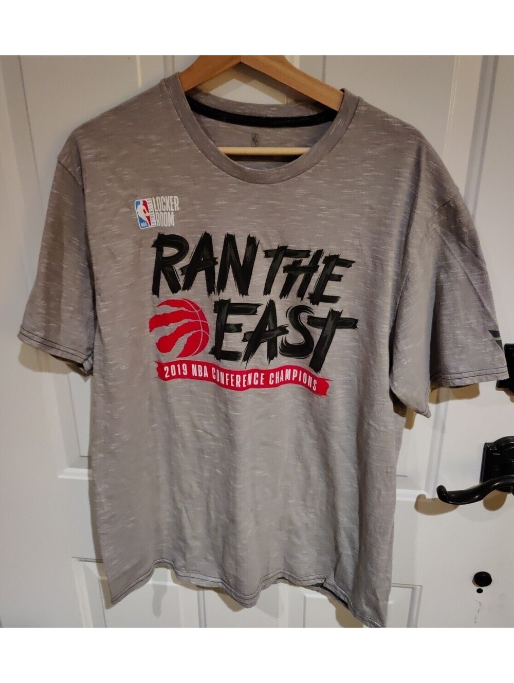 Fanatics Toronto Raptors 2019 Ran The East Large L Men Gray Short Sleeve Tshirt
